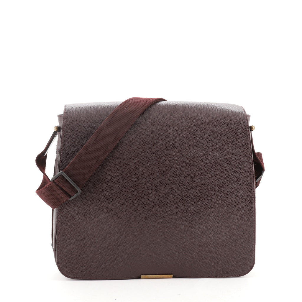 Louis Vuitton Viktor Messenger Bag Taiga Leather Green 81119267