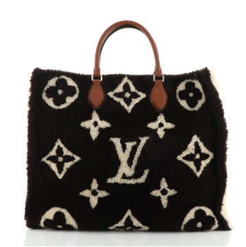Louis Vuitton OnTheGo Tote Monogram Giant Teddy Fleece GM