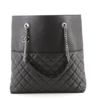 Urban Delight Chain Tote Quilted Caviar Large