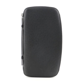 Louis Vuitton Zippy Organizer Taiga Leather