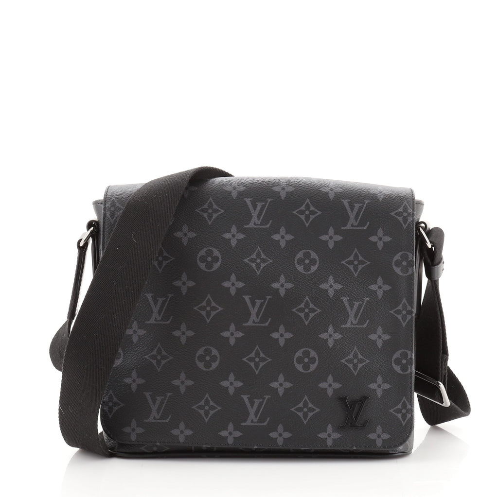 Louis Vuitton District Shoulder bag 331645
