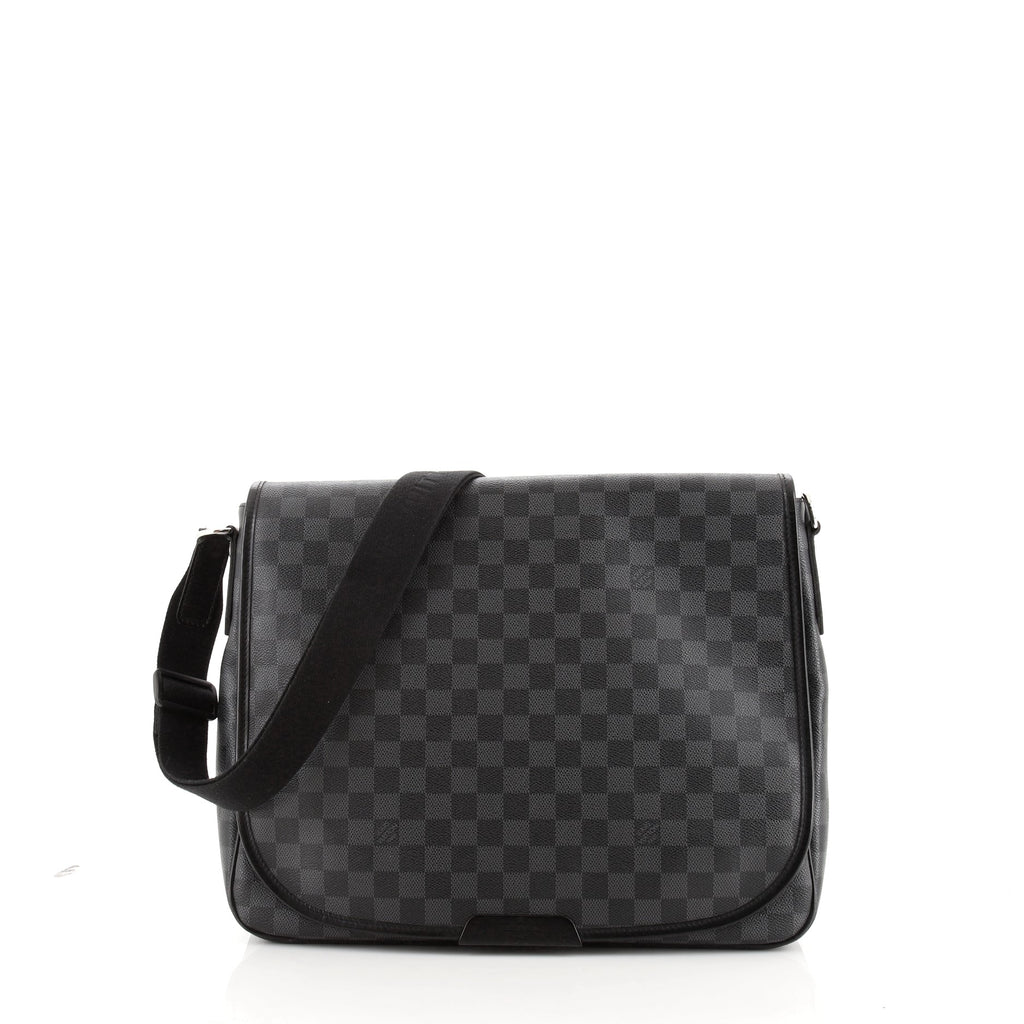 Louis Vuitton Damier Graphite Daniel MM - Black Messenger Bags, Bags -  LOU786843