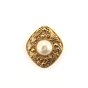 Chanel Vintage Baroque Brooch Metal with Faux Pearl
