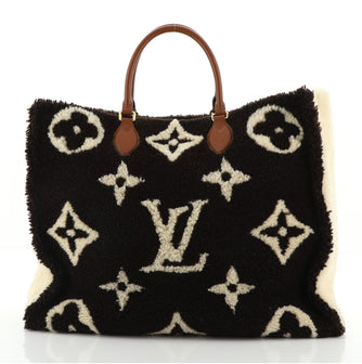 Louis Vuitton OnTheGo Tote Monogram Giant Teddy Fleece GM