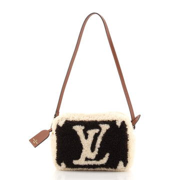 Louis Vuitton Beach Pouch Monogram Giant Teddy Fleece