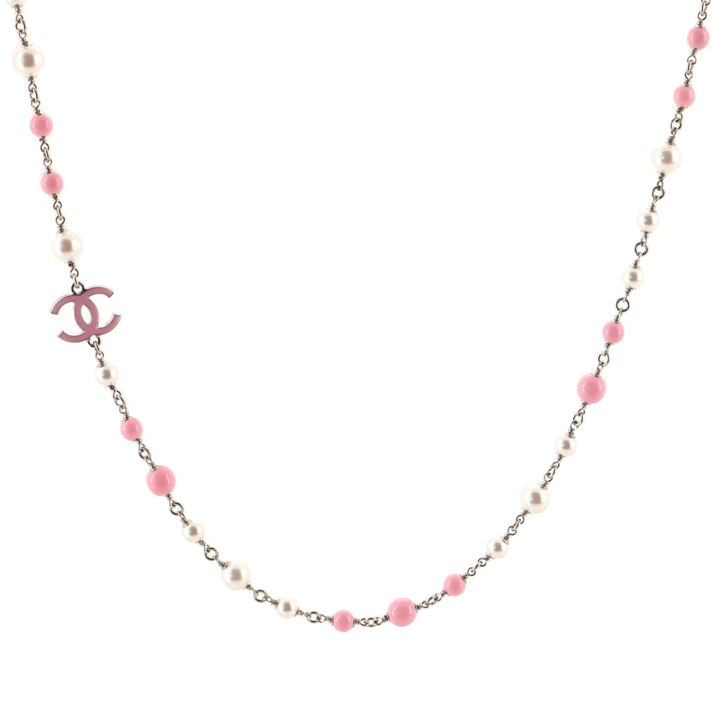 chanel pearl necklace pink