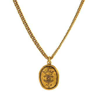 Chanel Vintage CC Crest Oval Pendant Necklace Metal