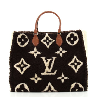 Louis Vuitton OnTheGo Tote Monogram Giant Teddy Fleece GM