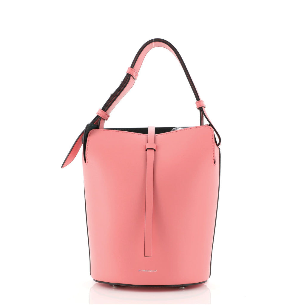 Burberry The Small Leather Bucket Bag in Pink