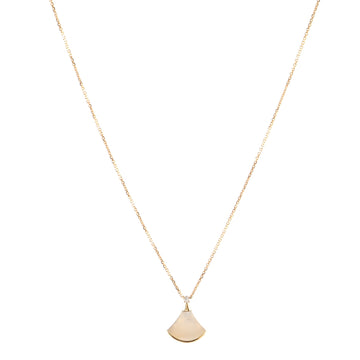 Bvlgari Diva's Dream Pendant Necklace 18K Rose Gold with Mother of Pearl and Diamond Small