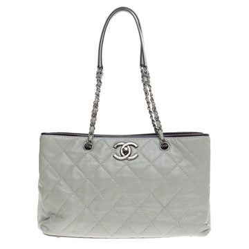 Chanel Be Caviar Tote Quilted Caviar Medium