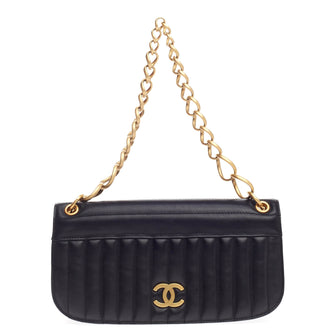 Chanel Vintage Chain Link CC Shoulder Bag Vertical Quilted Leather Small